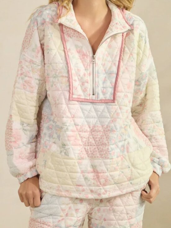 Veveret Tops - T83. Quilted Floral Print‎ Pullover